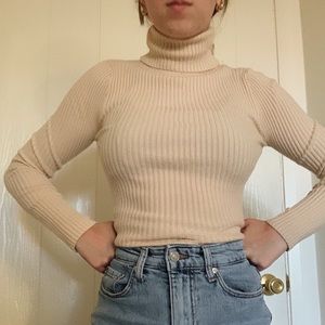 COPY - BEIGE RIBBED TURTLE NECK SWEATER